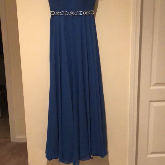 Ball Dress - Picture 4 of 6